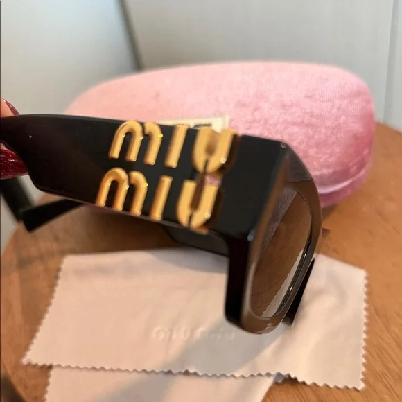 Miu Miu Black Sunglasses with Pink Velvet Case display picture 3